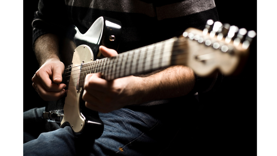 Aprenda os Primeiros Passos para se Tornar um Guitarrista de Rock: Guia Completo para Iniciantes